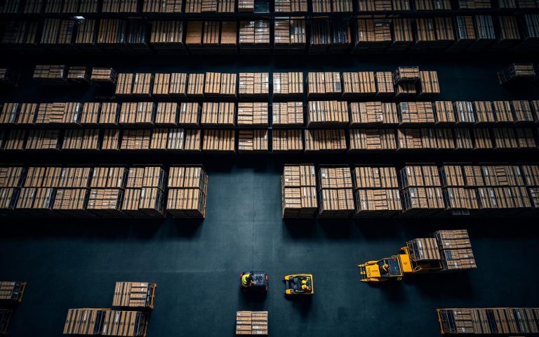 warehouse-C9QuYS1d
